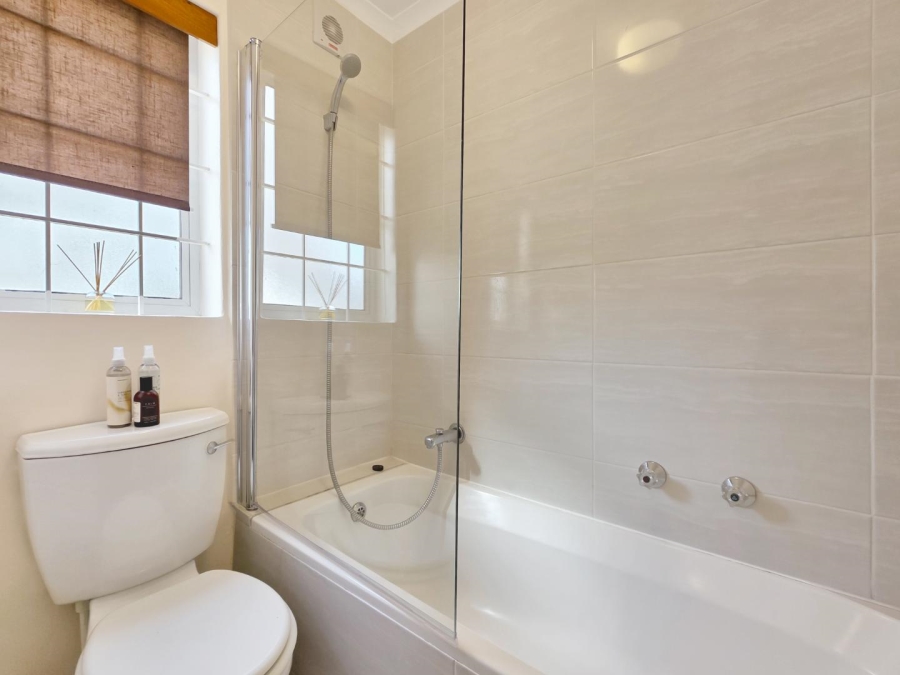 2 Bedroom Property for Sale in Vredehoek Western Cape